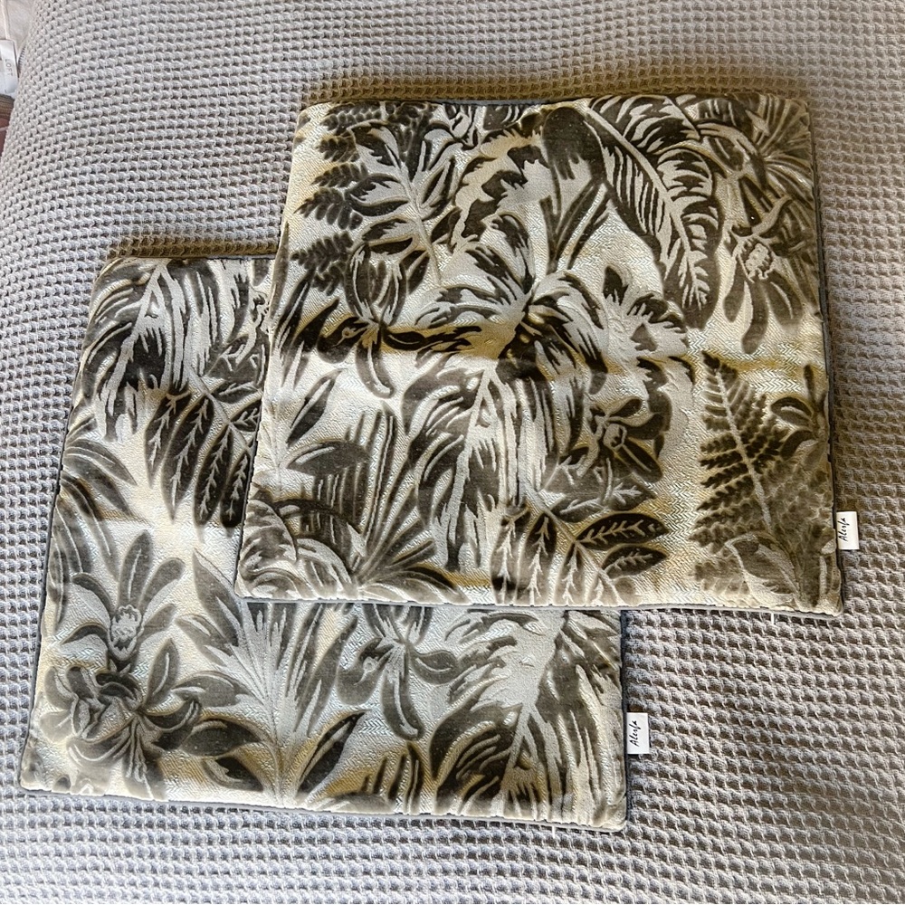 20” Botanical Print Velvet Throw Pillow Covers in Silver / Grey